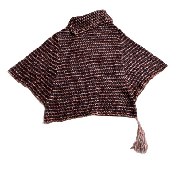 Renee’s NYC Poncho, OS, 10% Alpaca, 10% Wool, Rust/Brown Color - Picture 4 of 11